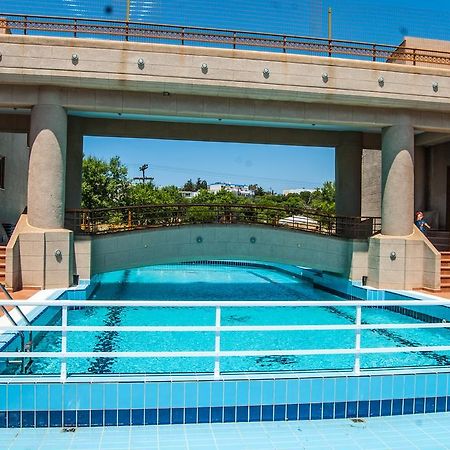 Hotel Ledras غينادي المظهر الخارجي الصورة
