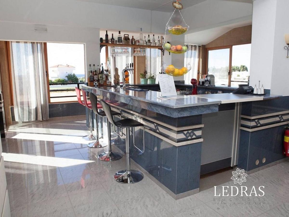 Hotel Ledras غينادي المظهر الخارجي الصورة