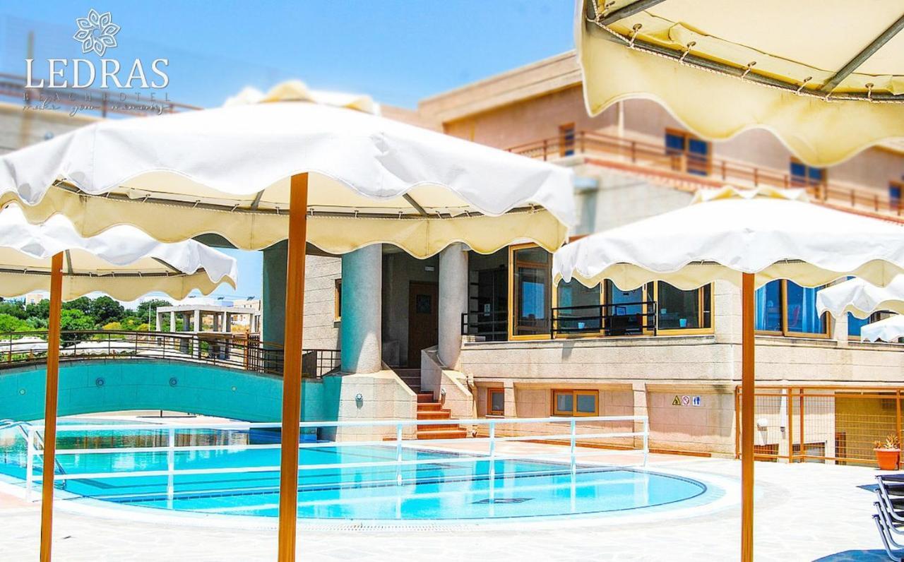 Hotel Ledras غينادي المظهر الخارجي الصورة