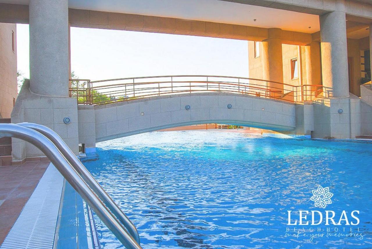 Hotel Ledras غينادي المظهر الخارجي الصورة