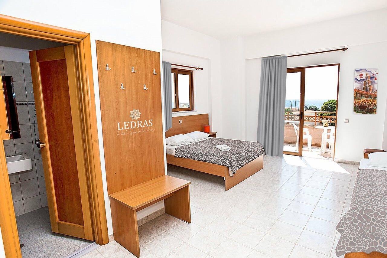 Hotel Ledras غينادي المظهر الخارجي الصورة