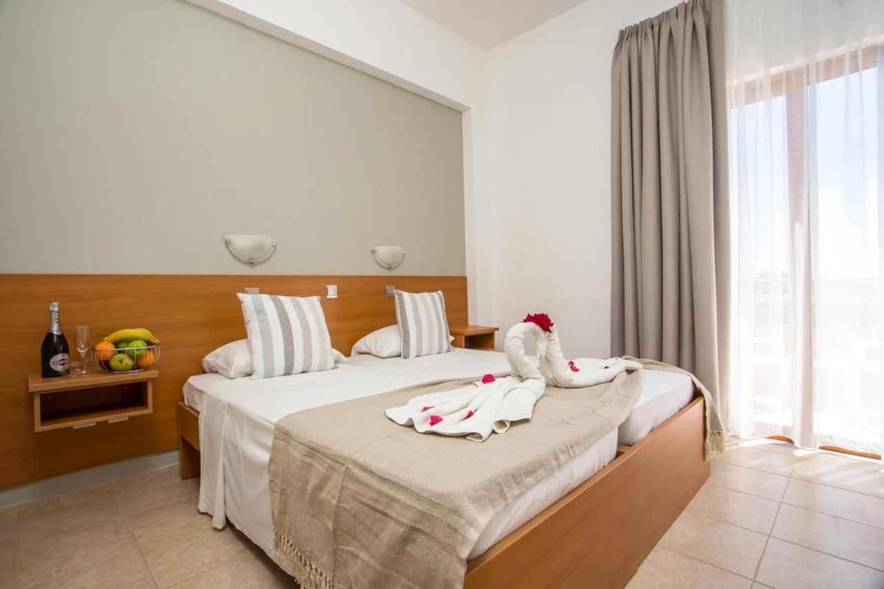 Hotel Ledras غينادي المظهر الخارجي الصورة