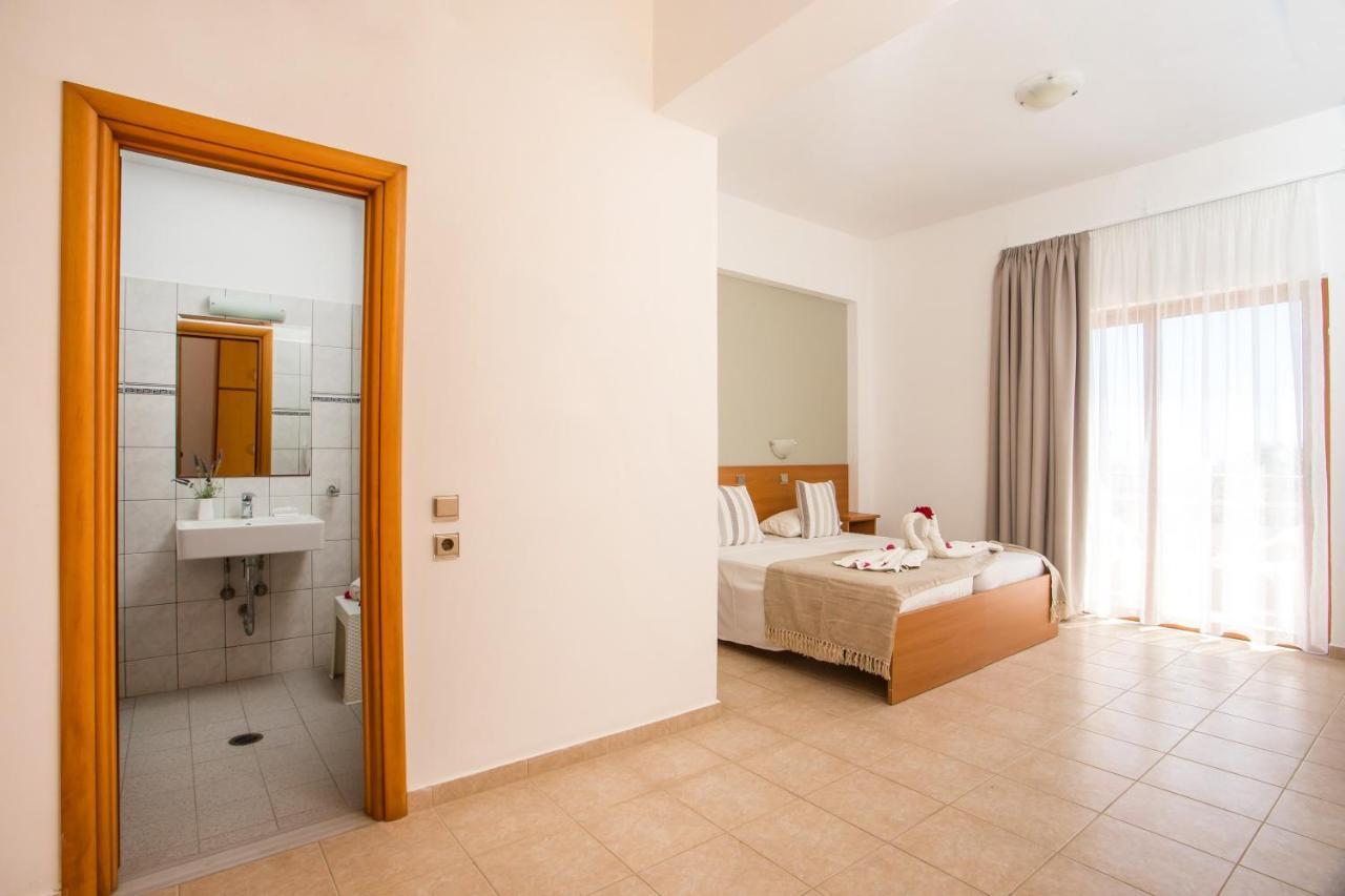 Hotel Ledras غينادي المظهر الخارجي الصورة