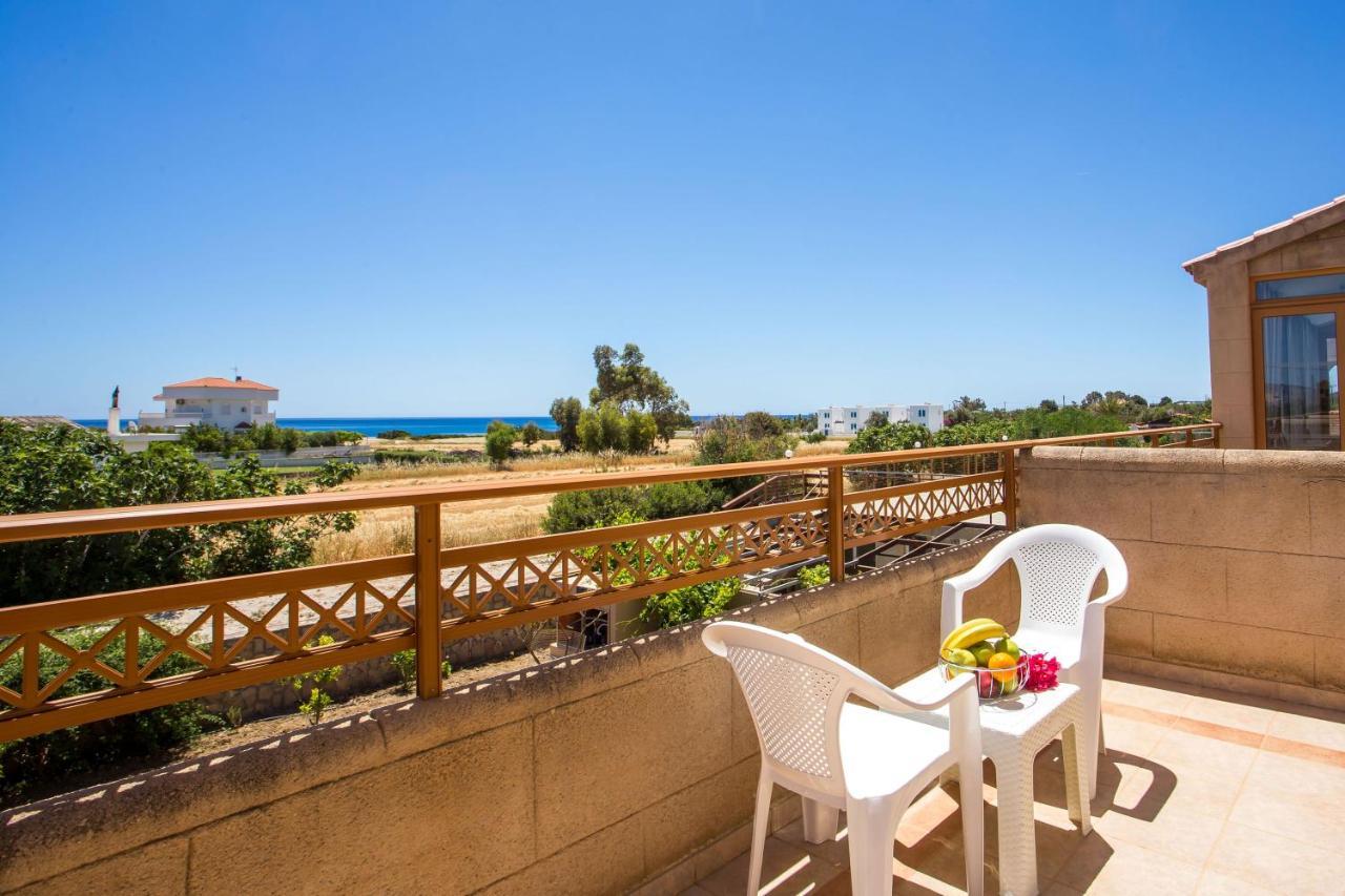 Hotel Ledras غينادي المظهر الخارجي الصورة