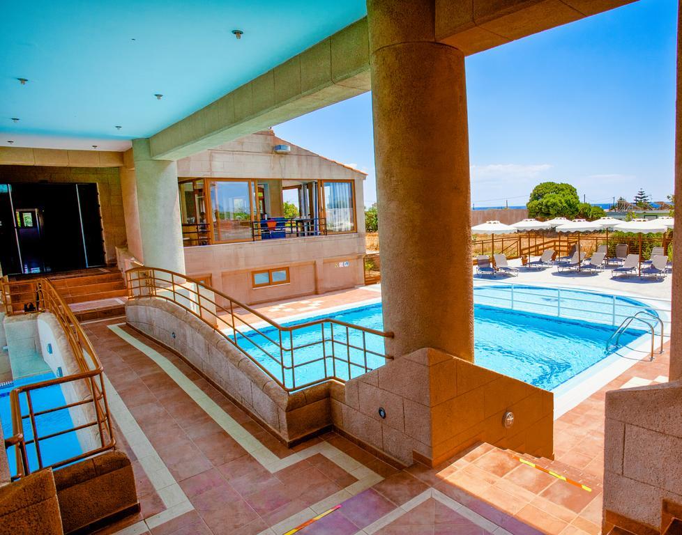 Hotel Ledras غينادي المظهر الخارجي الصورة