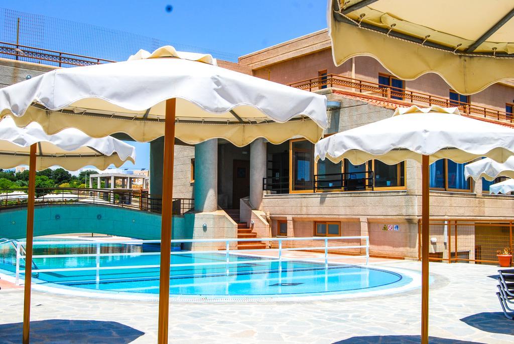Hotel Ledras غينادي الغرفة الصورة