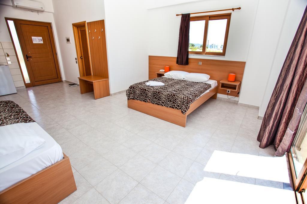 Hotel Ledras غينادي المظهر الخارجي الصورة
