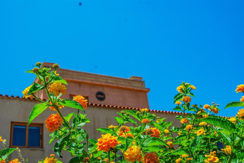 Hotel Ledras غينادي المظهر الخارجي الصورة