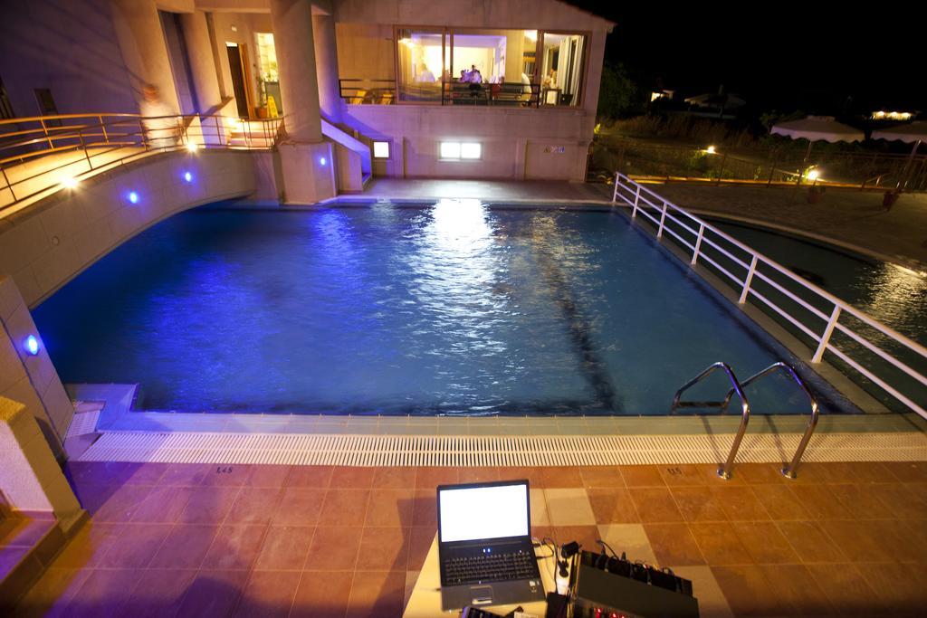 Hotel Ledras غينادي المظهر الخارجي الصورة