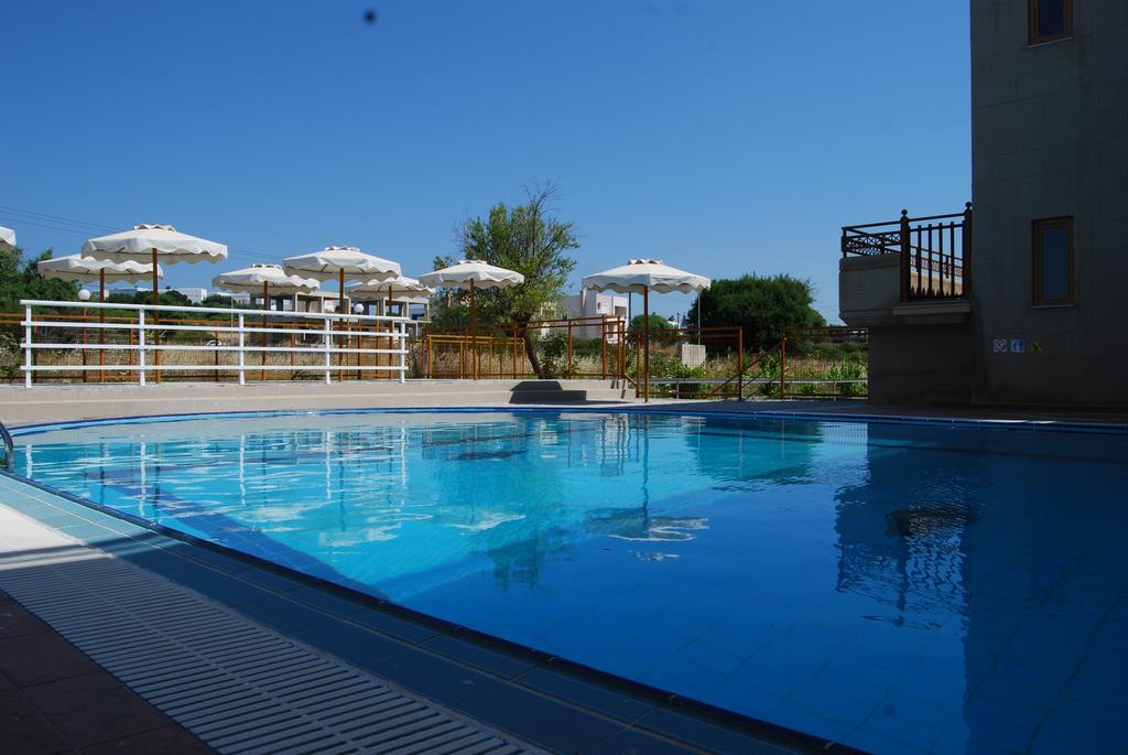 Hotel Ledras غينادي المظهر الخارجي الصورة