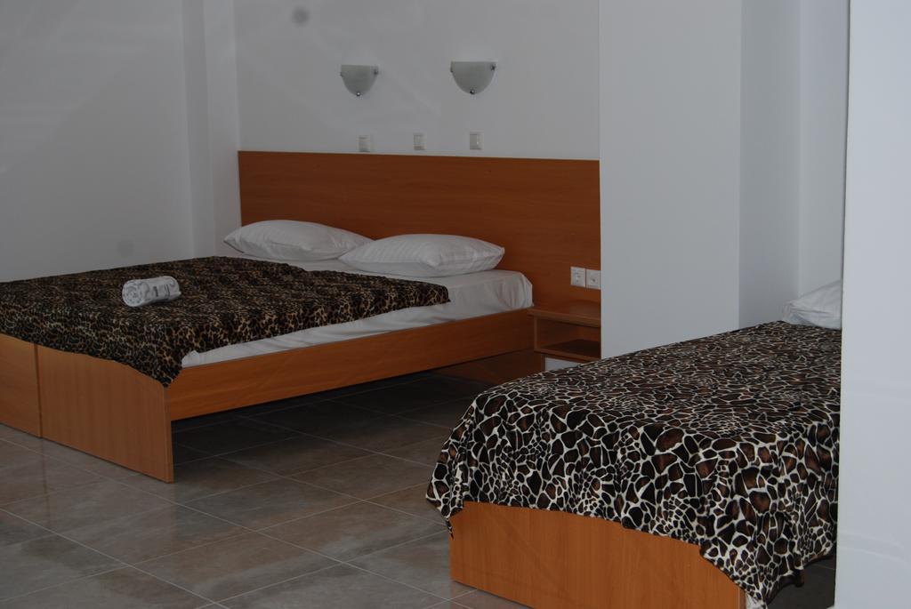 Hotel Ledras غينادي الغرفة الصورة