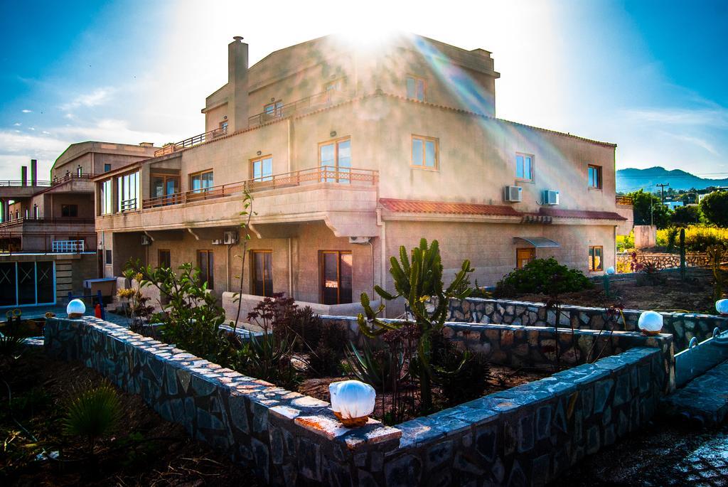 Hotel Ledras غينادي المظهر الخارجي الصورة